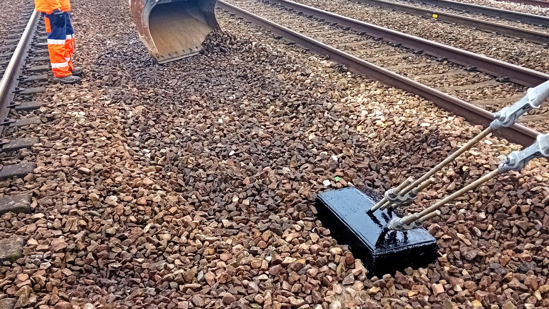 Régularisation de la caténaire - ligne POLT - FER-PLAY