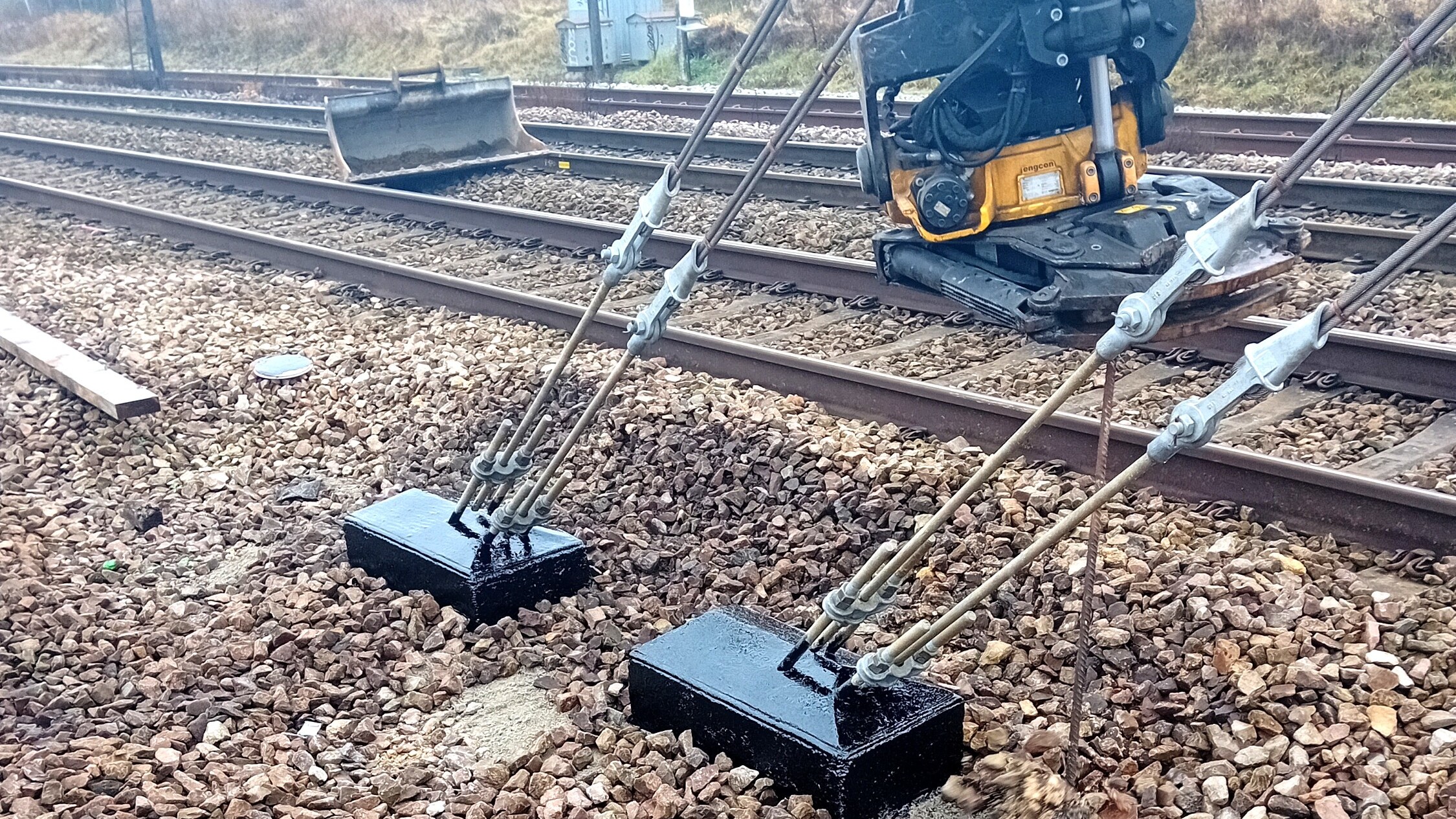 Régularisation de la caténaire - ligne POLT - FER-PLAY