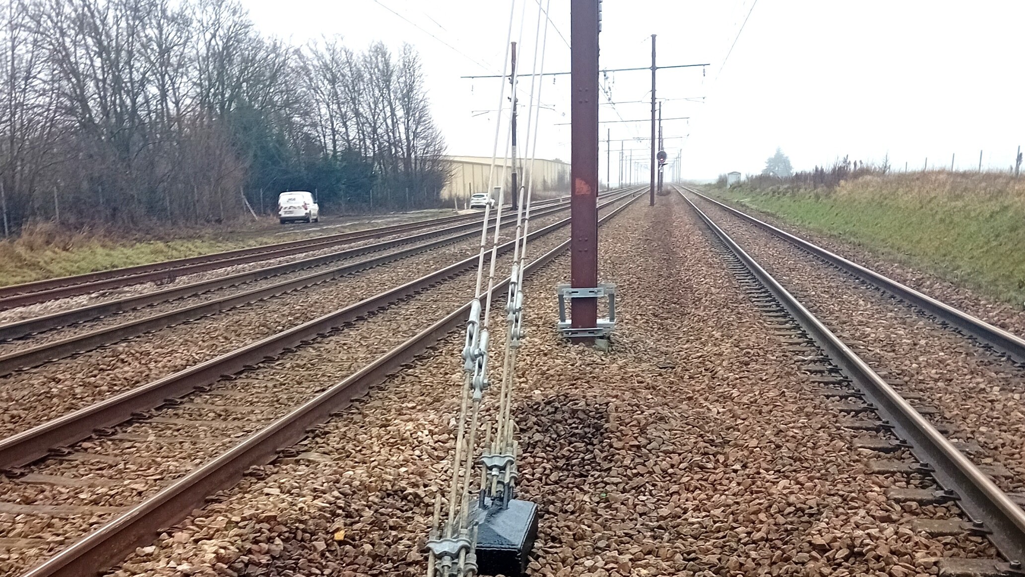Régularisation de la caténaire - ligne POLT - FER-PLAY